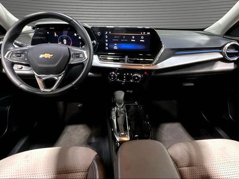 Certified 2025 Chevrolet Trax LT w/ LT Convenience Package FWD image 7