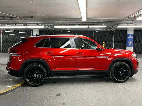 Certified 2025 Volkswagen Atlas Cross Sport SE w/ Panoramic Sunroof Package image 41