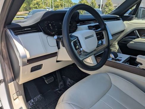 Used 2025 Land Rover Range Rover Long Wheelbase SE AWD/4WD image 13