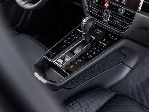 New 2026 Porsche Macan AWD/4WD image 32