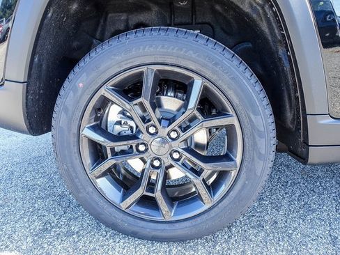 New 2025 Jeep Grand Cherokee Limited image 6