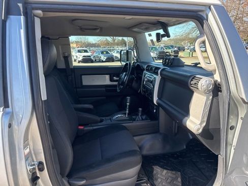 Used 2010 Toyota FJ Cruiser Base image 21