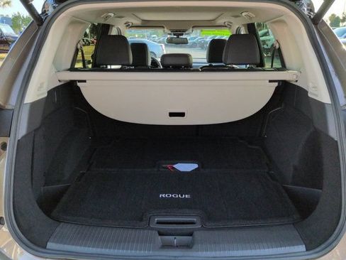 Used 2025 Nissan Rogue SL w/ Tech Package FWD image 12