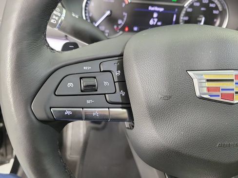 Used 2023 Cadillac XT4 Luxury w/ Cold Weather Package FWD image 17
