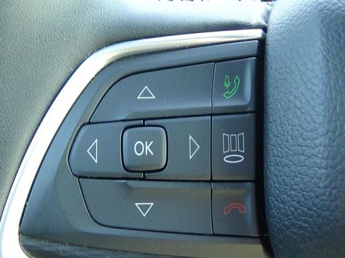 Used 2023 Jeep Grand Cherokee L Laredo image 24