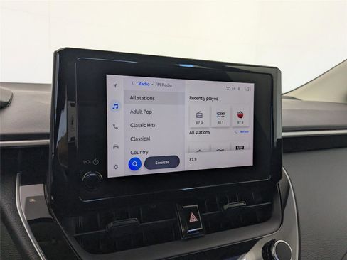 Used 2023 Toyota Corolla LE image 16