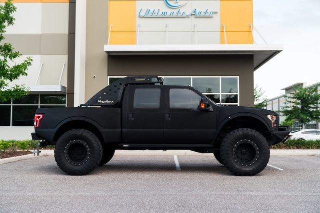 Used 2016 Ford F250 Platinum w/ Platinum Package AWD/4WD image 2