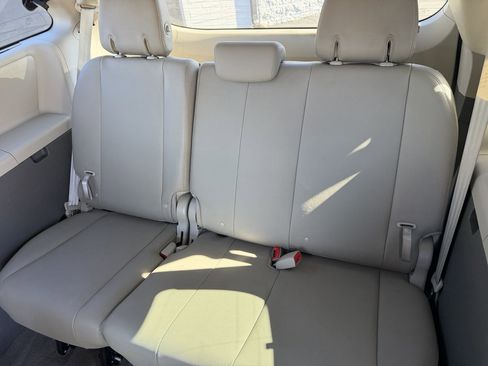 Used 2017 Toyota Sienna XLE Premium image 14