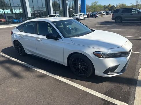 Used 2023 Honda Civic Sport image 2