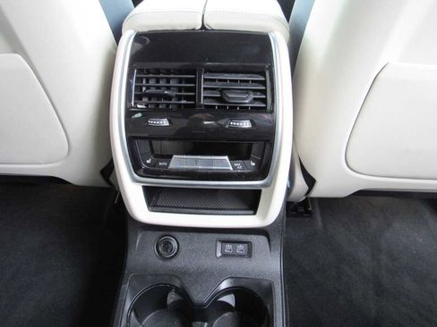 Used 2022 BMW X7 M50i w/ Dynamic Handling Package image 26