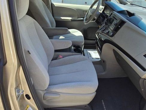 Used 2011 Toyota Sienna LE image 16