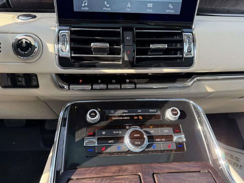Used 2018 Lincoln Navigator Reserve w/ Technology Package image 25