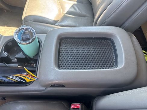 Used 2005 GMC Yukon XL SLT w/ SLT Preferred Equipment Group AWD/4WD image 19
