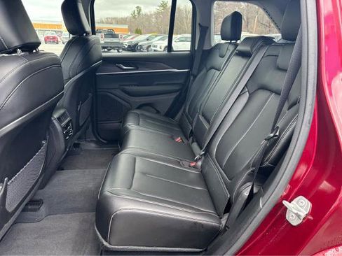 Used 2023 Jeep Grand Cherokee Limited image 25