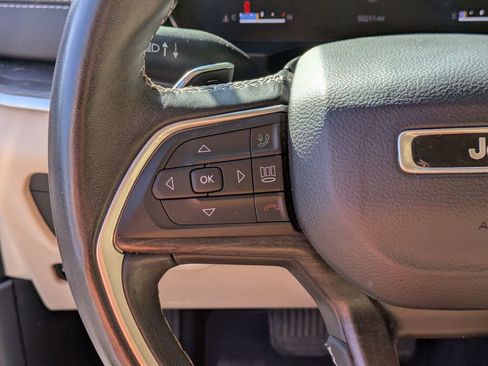 Used 2022 Jeep Grand Cherokee L Limited image 19