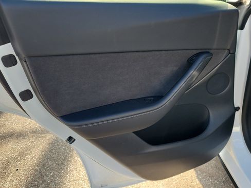 Used 2021 Tesla Model Y Long Range image 12