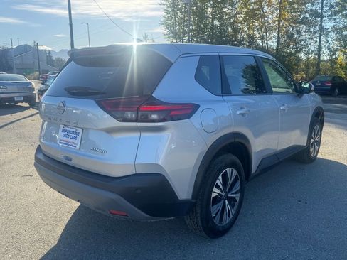 Used 2023 Nissan Rogue SV image 5