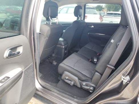 Used 2020 Dodge Journey SE w/ Blacktop Package FWD image 16