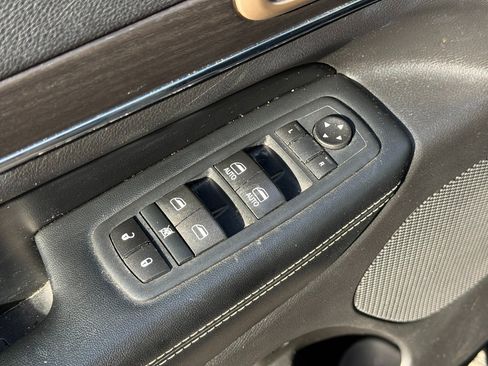 Used 2017 Jeep Grand Cherokee Limited image 21