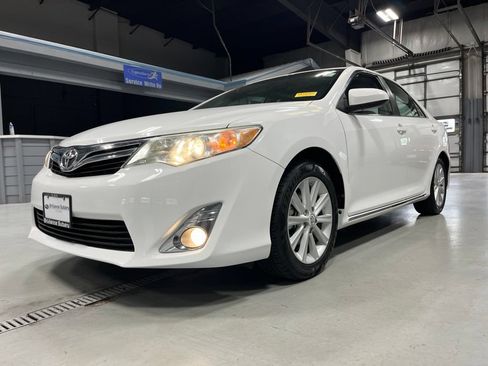 Used 2012 Toyota Camry XLE FWD image 3