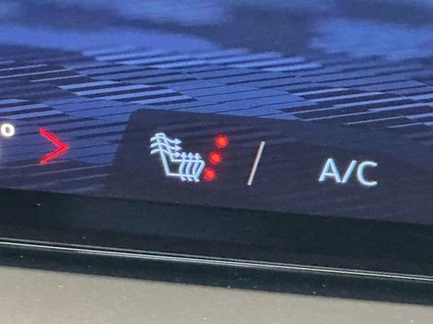 Used 2025 Chevrolet Traverse LT image 34