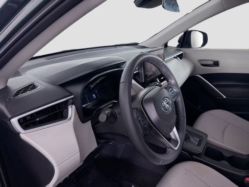 Used 2026 Toyota Corolla Cross LE image 23