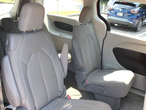 Used 2021 Chrysler Voyager LX image 13