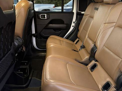 Used 2021 Jeep Gladiator Rubicon image 12