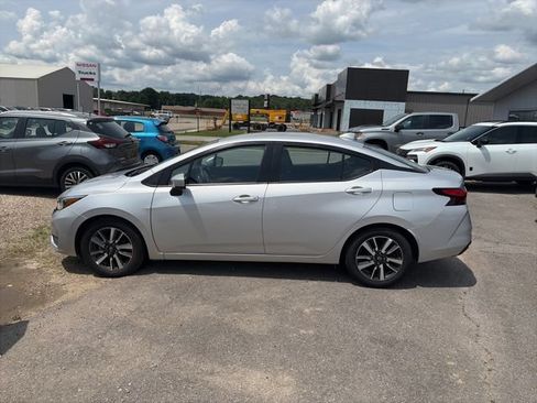Used 2025 Nissan Versa SV FWD image 4