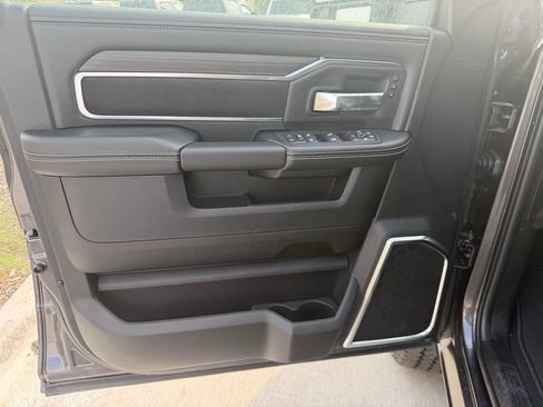 New 2026 RAM 2500 Laramie AWD/4WD image 13