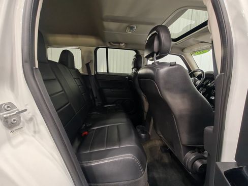 Used 2016 Jeep Patriot High Altitude AWD/4WD image 19