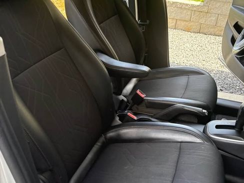 Used 2020 Chevrolet Trax LT w/ LT Convenience Package FWD image 13