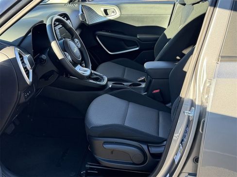 Used 2023 Kia Soul LX image 20
