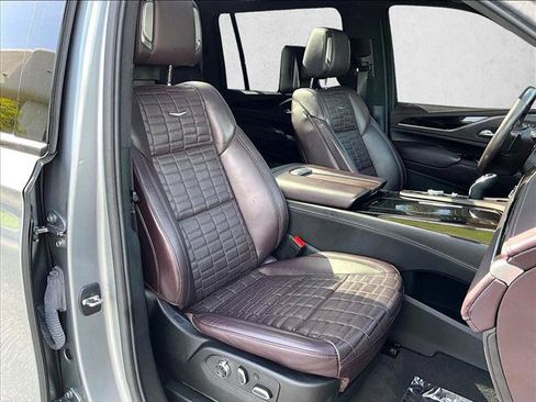 Used 2024 Cadillac Escalade ESV Sport Platinum w/ LPO, ONYX Package AWD/4WD image 9