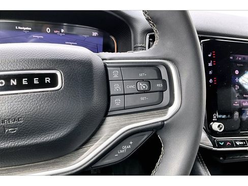 Certified 2024 Jeep Wagoneer L Series III w/ Flexible Seating Group AWD/4WD image 28