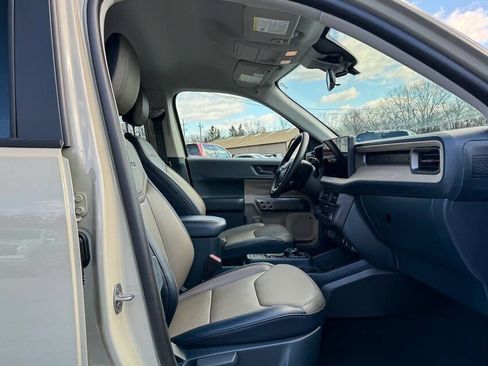 Used 2025 Ford Maverick Lariat image 12