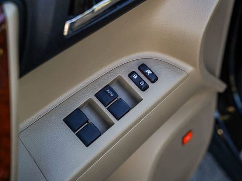 Used 2013 Toyota Highlander Limited image 19