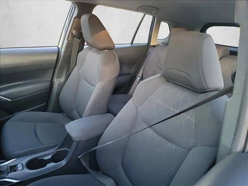 Used 2022 Toyota Corolla Cross LE AWD/4WD image 15