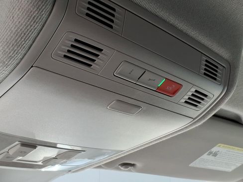 Used 2022 Volkswagen Tiguan SE image 18