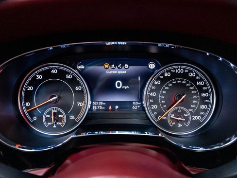 Used 2020 Bentley Bentayga AWD/4WD image 16