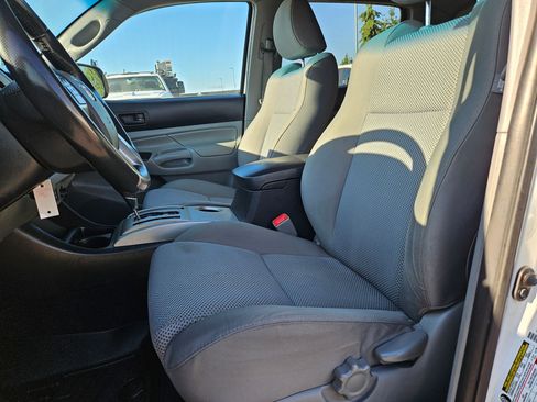 Used 2013 Toyota Tacoma 4x4 Double Cab w/ TRD Sport Pkg image 15