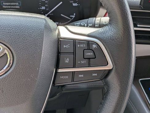 Used 2022 Toyota Sienna XLE AWD/4WD image 20