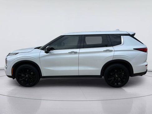 Used 2022 Mitsubishi Outlander SE FWD image 6