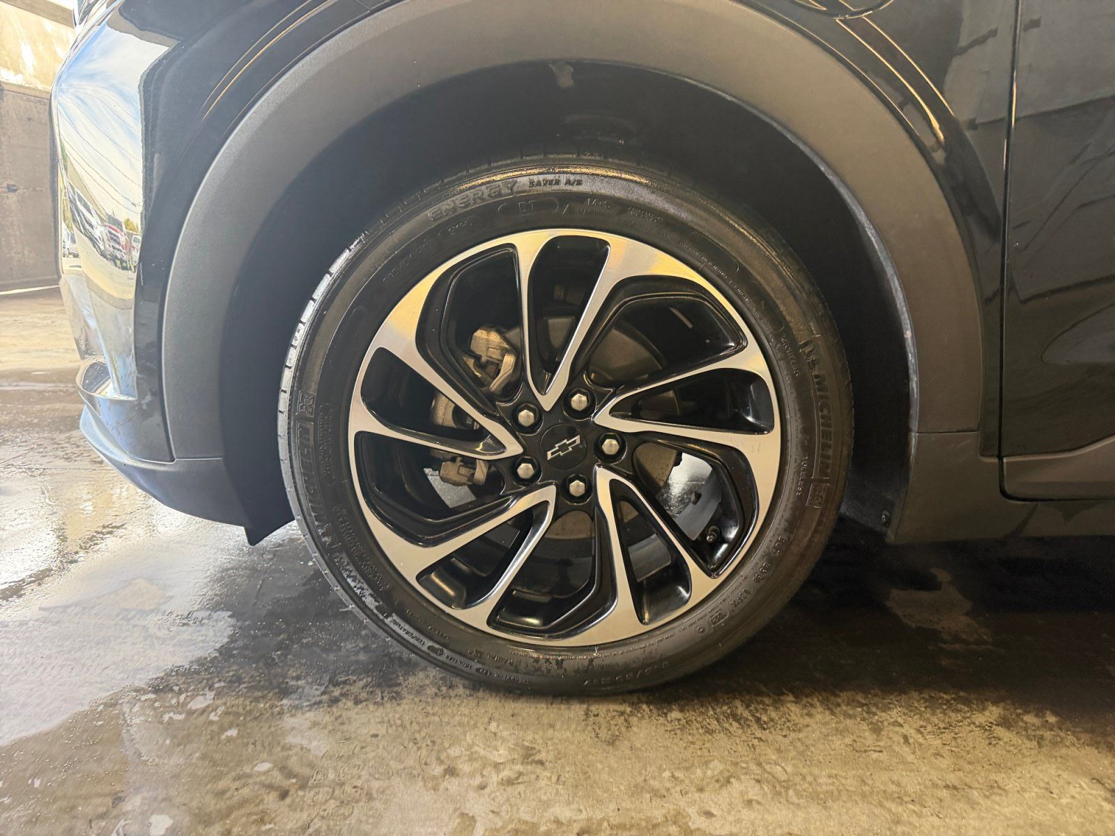 Used 2022 Chevrolet Bolt EUV Premier w/ Sun & Sound Package FWD image 23