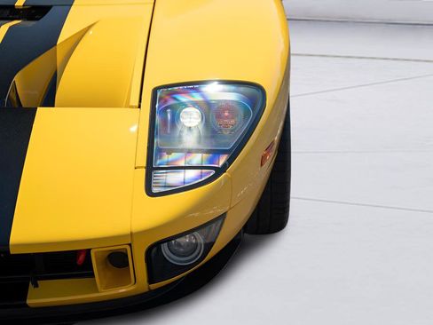 Used 2006 Ford GT RWD image 16