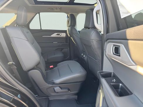 Used 2025 Ford Explorer Active w/ Active Comfort Package image 10