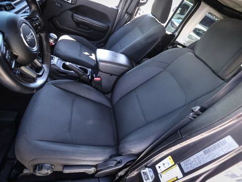 Used 2019 Jeep Wrangler Unlimited Sport S AWD/4WD image 38