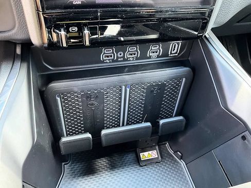 New 2026 RAM 1500 Laramie AWD/4WD image 23
