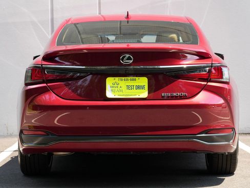 Used 2025 Lexus ES 300h F Sport FWD image 11