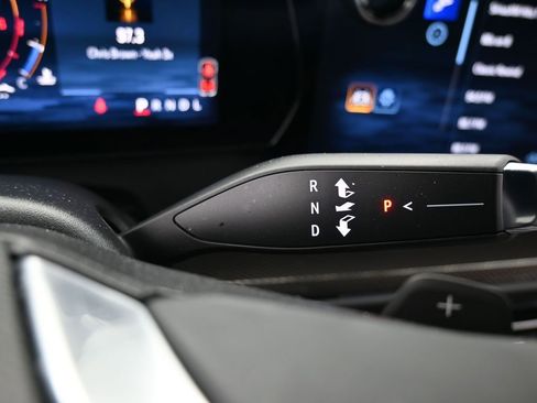 Used 2025 Chevrolet Traverse High Country FWD image 34